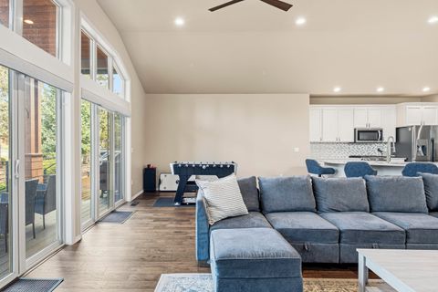 Tiny photo for 8433 Forest Ridge Loop, Redmond, OR 97756 (MLS # 220217601)