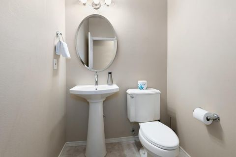 Tiny photo for 8433 Forest Ridge Loop, Redmond, OR 97756 (MLS # 220217601)