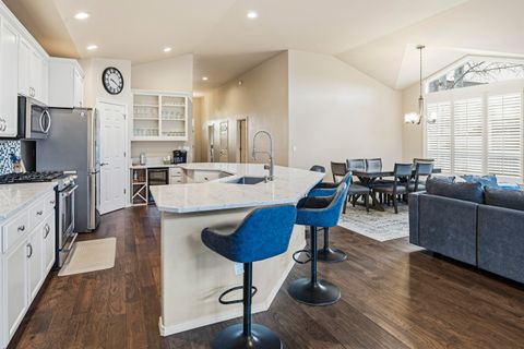 Tiny photo for 8433 Forest Ridge Loop, Redmond, OR 97756 (MLS # 220217601)