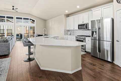 Tiny photo for 8433 Forest Ridge Loop, Redmond, OR 97756 (MLS # 220217601)