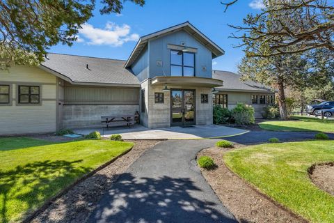 Tiny photo for 8433 Forest Ridge Loop, Redmond, OR 97756 (MLS # 220217601)