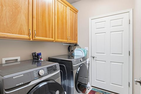 Tiny photo for 8433 Forest Ridge Loop, Redmond, OR 97756 (MLS # 220217601)