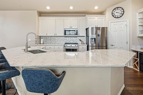 Tiny photo for 8433 Forest Ridge Loop, Redmond, OR 97756 (MLS # 220217601)