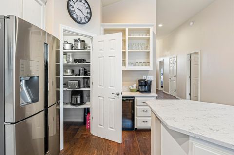 Tiny photo for 8433 Forest Ridge Loop, Redmond, OR 97756 (MLS # 220217601)