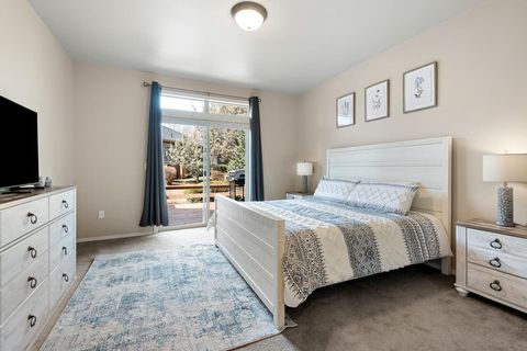 Tiny photo for 8433 Forest Ridge Loop, Redmond, OR 97756 (MLS # 220217601)