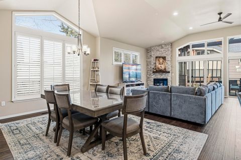 Tiny photo for 8433 Forest Ridge Loop, Redmond, OR 97756 (MLS # 220217601)