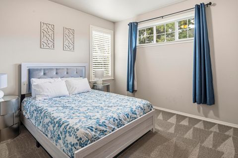 Tiny photo for 8433 Forest Ridge Loop, Redmond, OR 97756 (MLS # 220217601)