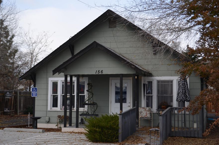 Such a great commercial property with so many options for use. Central location to downtown and County, City Government offices. Beauty salon, retail, professional office or how about a multi-office rental building for the home office workers to have a professional space that isn't in their garage. Don't hesitate on this value based commercial building.