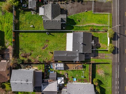 Tiny photo for 1107 SW Bridge Street, Grants Pass, OR 97526 (MLS # 220215633)