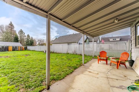 Tiny photo for 1107 SW Bridge Street, Grants Pass, OR 97526 (MLS # 220215633)