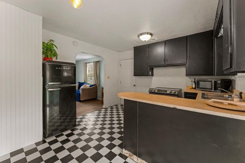 Tiny photo for 1107 SW Bridge Street, Grants Pass, OR 97526 (MLS # 220215633)