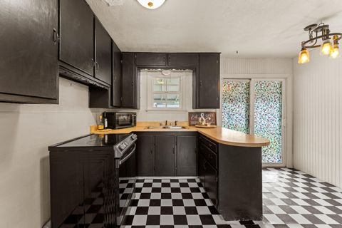 Tiny photo for 1107 SW Bridge Street, Grants Pass, OR 97526 (MLS # 220215633)