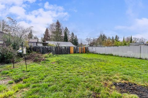 Tiny photo for 1107 SW Bridge Street, Grants Pass, OR 97526 (MLS # 220215633)