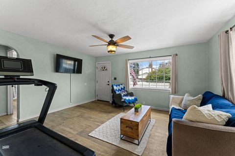 Tiny photo for 1107 SW Bridge Street, Grants Pass, OR 97526 (MLS # 220215633)