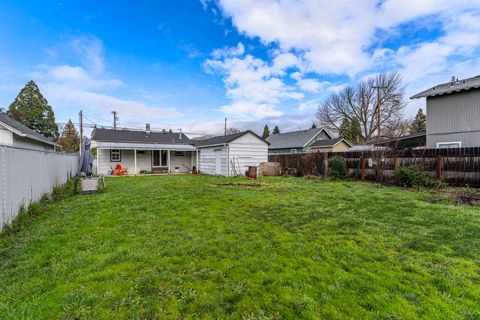 Tiny photo for 1107 SW Bridge Street, Grants Pass, OR 97526 (MLS # 220215633)
