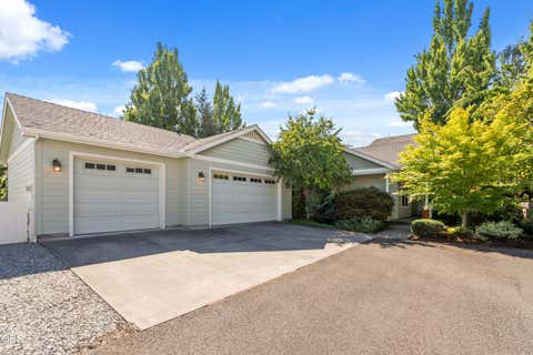 Photo of 803 Buck Point Street, Central Point, OR 97502 (MLS # 220227298)