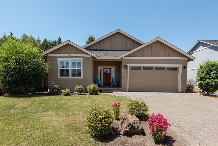 Single-level home on Bend's NE side close to shopping, hospitals and parks! This is an open great room floor plan with hardwood floors, slab granite kitchen counters, coffered ceilings and a dry stack stone surround fireplace. Great separation between master and other rooms as well as a den/office. Enjoy the large .18 acre backyard oasis with shaded concrete patio and fire pit area!