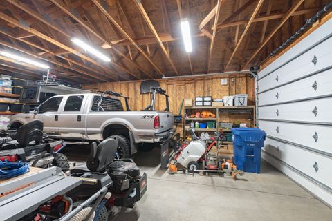 Tiny photo for 333 NE Knickerbocker Avenue, Redmond, OR 97756 (MLS # 220220081)