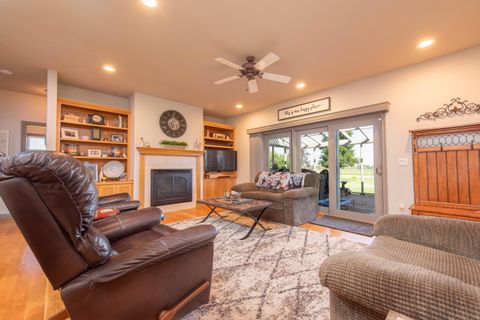 Tiny photo for 333 NE Knickerbocker Avenue, Redmond, OR 97756 (MLS # 220220081)