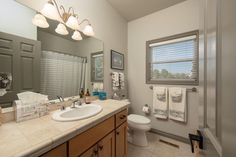 Tiny photo for 333 NE Knickerbocker Avenue, Redmond, OR 97756 (MLS # 220220081)