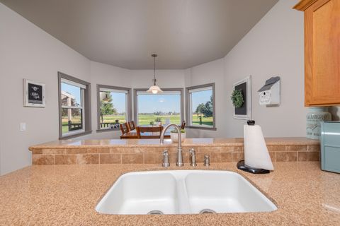 Tiny photo for 333 NE Knickerbocker Avenue, Redmond, OR 97756 (MLS # 220220081)