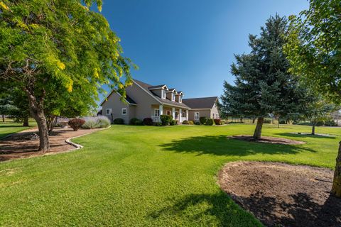 Tiny photo for 333 NE Knickerbocker Avenue, Redmond, OR 97756 (MLS # 220220081)