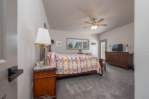Tiny photo for 333 NE Knickerbocker Avenue, Redmond, OR 97756 (MLS # 220220081)