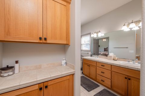 Tiny photo for 333 NE Knickerbocker Avenue, Redmond, OR 97756 (MLS # 220220081)