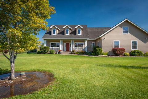 Tiny photo for 333 NE Knickerbocker Avenue, Redmond, OR 97756 (MLS # 220220081)