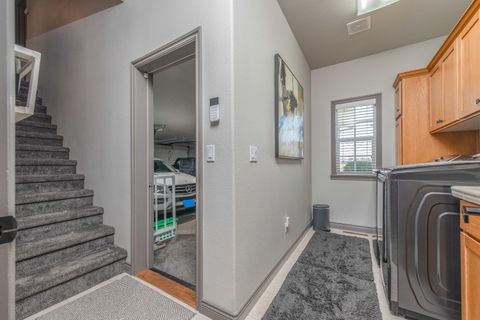 Tiny photo for 333 NE Knickerbocker Avenue, Redmond, OR 97756 (MLS # 220220081)