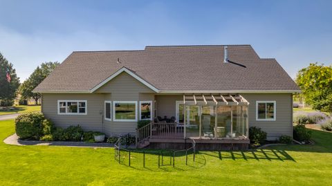 Tiny photo for 333 NE Knickerbocker Avenue, Redmond, OR 97756 (MLS # 220220081)