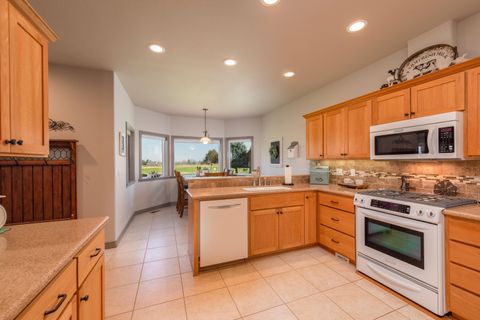 Tiny photo for 333 NE Knickerbocker Avenue, Redmond, OR 97756 (MLS # 220220081)