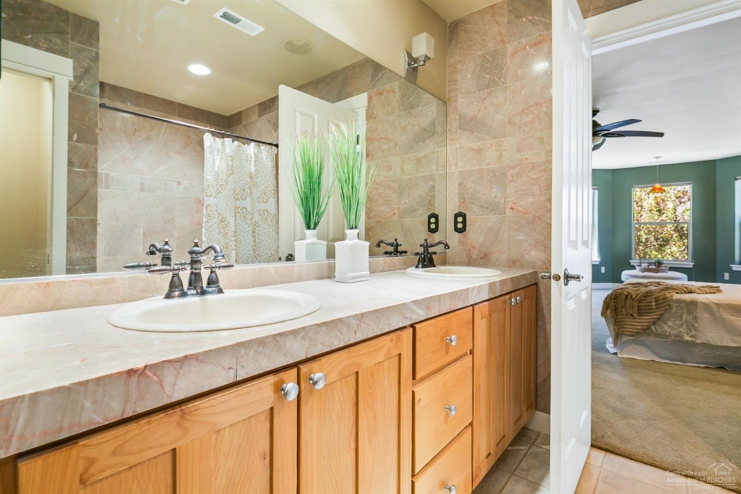 Skyliner Summit - Residential