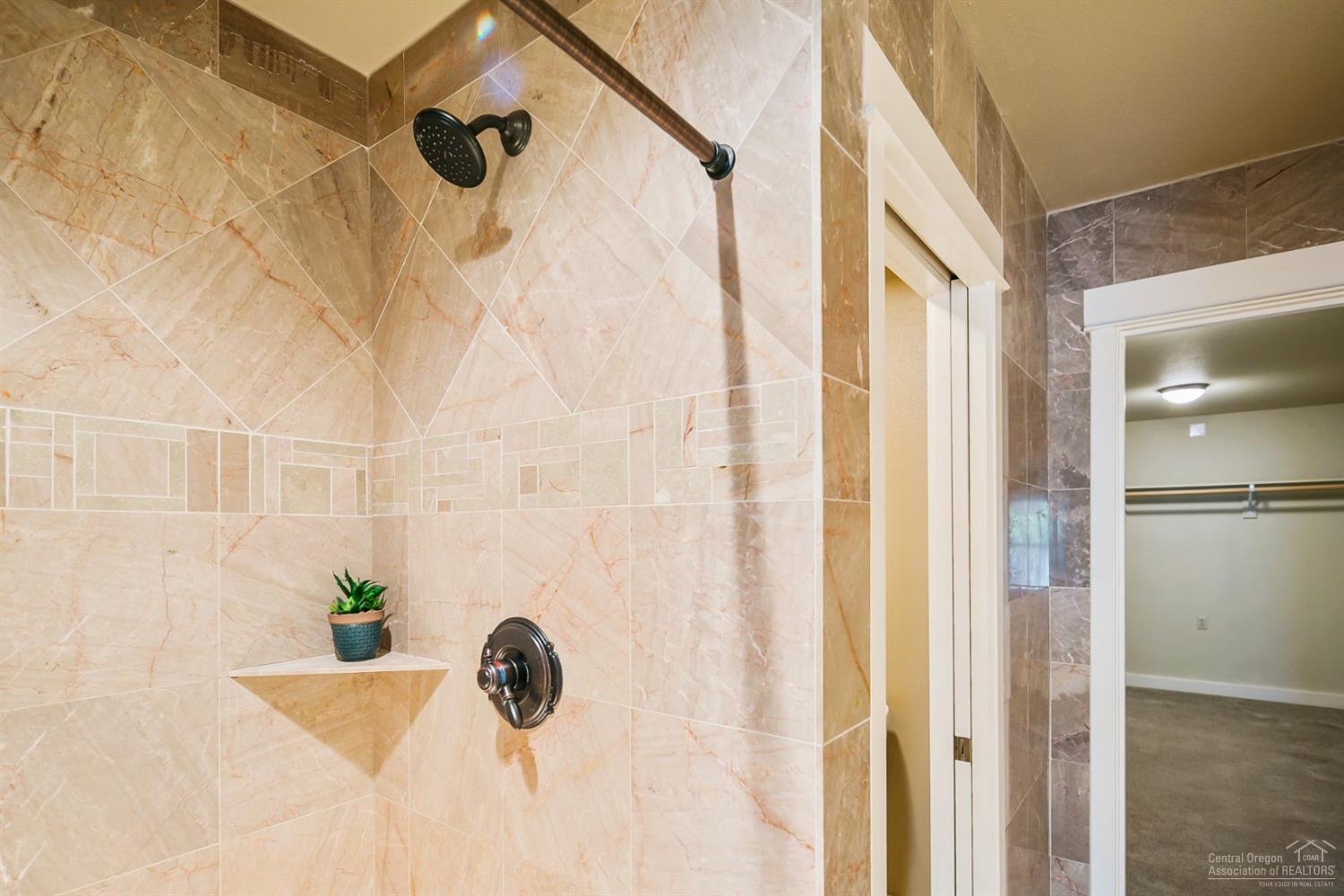 Skyliner Summit - Residential