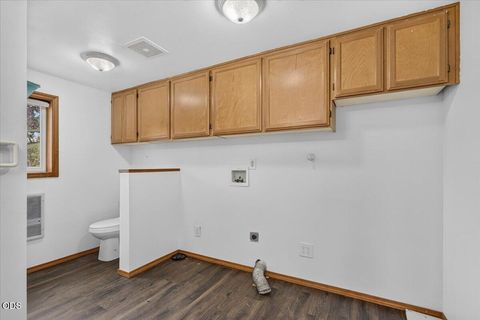 Tiny photo for 7065 Monte Vista Court, Eagle Point, OR 97524 (MLS # 220223829)