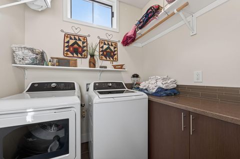 Tiny photo for 370 S Pine Meadow Street, Sisters, OR 97759 (MLS # 220219438)