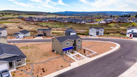 Tiny photo for 1088 NE Cobbleridge Loop NE, Prineville, OR 97754 (MLS # 220219391)