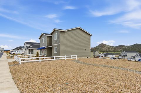 Tiny photo for 1088 NE Cobbleridge Loop NE, Prineville, OR 97754 (MLS # 220219391)