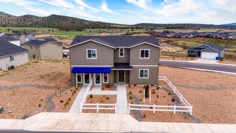 Tiny photo for 1088 NE Cobbleridge Loop NE, Prineville, OR 97754 (MLS # 220219391)