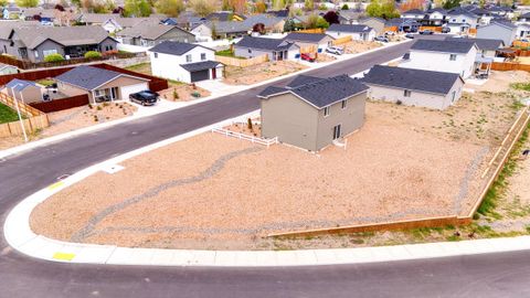 Tiny photo for 1088 NE Cobbleridge Loop NE, Prineville, OR 97754 (MLS # 220219391)
