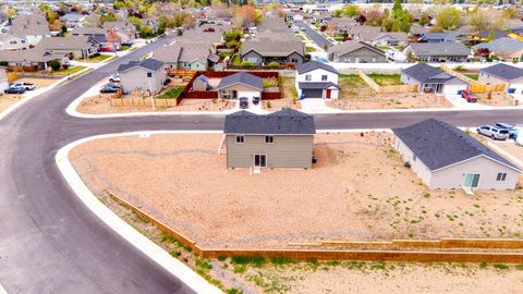 Tiny photo for 1088 NE Cobbleridge Loop NE, Prineville, OR 97754 (MLS # 220219391)