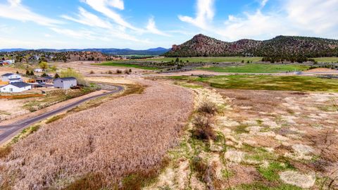 Tiny photo for 1088 NE Cobbleridge Loop NE, Prineville, OR 97754 (MLS # 220219391)