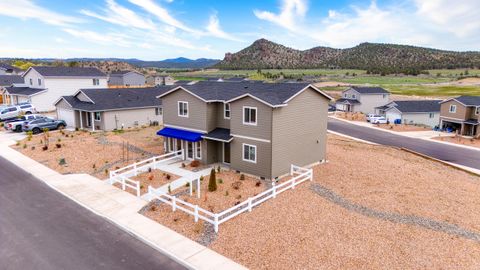 Tiny photo for 1088 NE Cobbleridge Loop NE, Prineville, OR 97754 (MLS # 220219391)