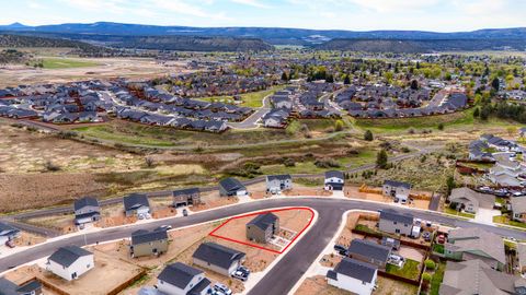 Tiny photo for 1088 NE Cobbleridge Loop NE, Prineville, OR 97754 (MLS # 220219391)