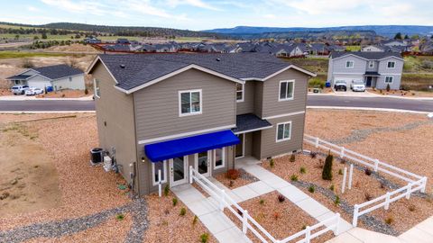 Photo of 1088 NE Cobbleridge Loop NE, Prineville, OR 97754 (MLS # 220219391)