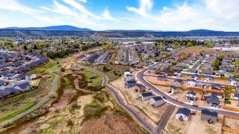 Tiny photo for 1088 NE Cobbleridge Loop NE, Prineville, OR 97754 (MLS # 220219391)