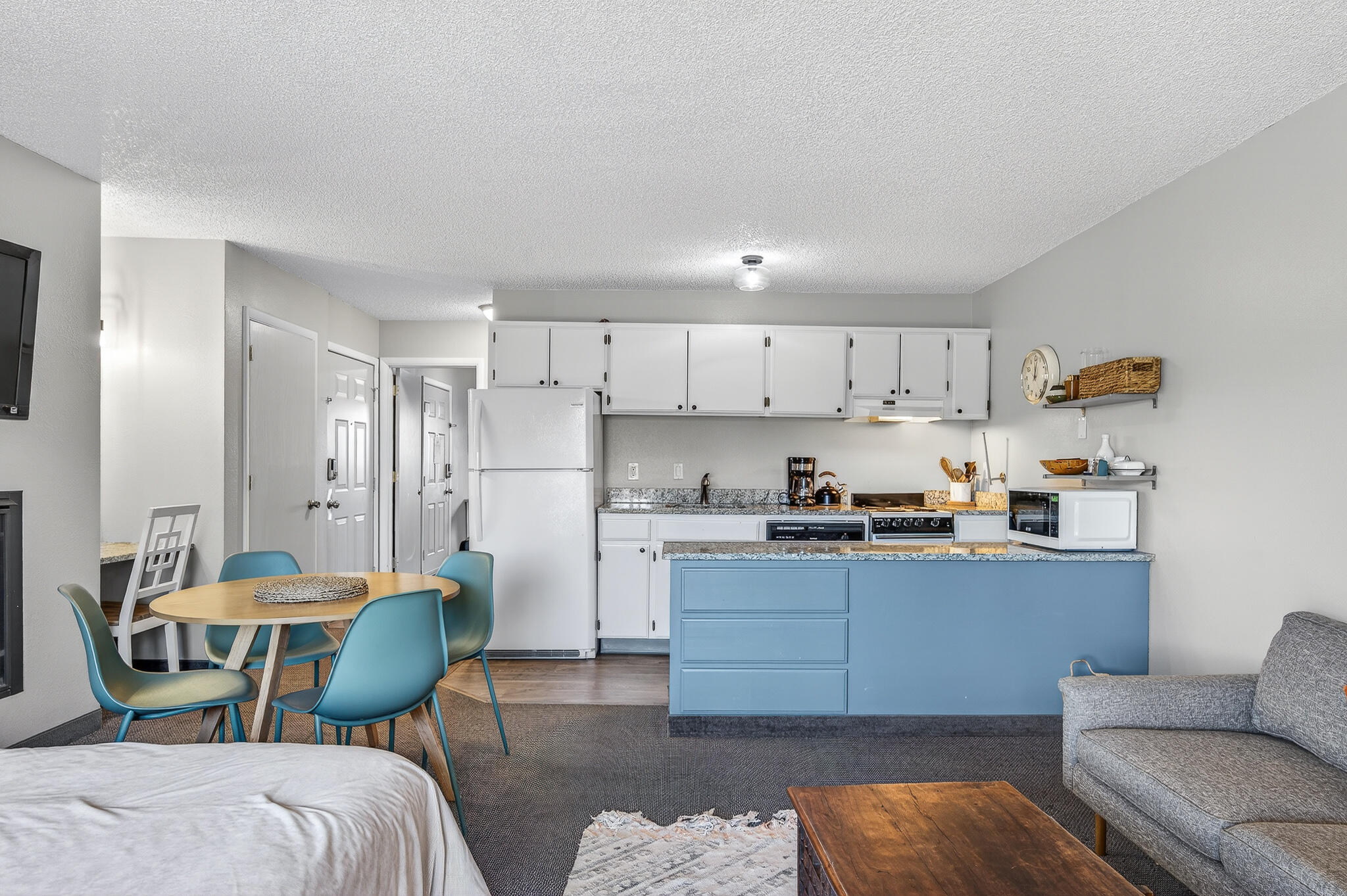 1565 NW Wall Street 327-328