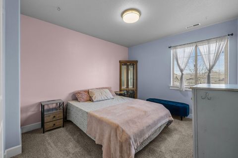 Tiny photo for 964 SW 25th Lane, Redmond, OR 97756 (MLS # 220217157)