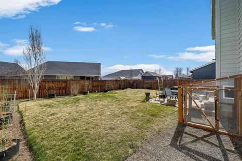 Tiny photo for 964 SW 25th Lane, Redmond, OR 97756 (MLS # 220217157)