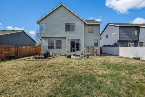 Tiny photo for 964 SW 25th Lane, Redmond, OR 97756 (MLS # 220217157)